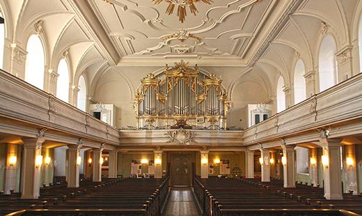 Blick zur Orgel, Foto: Evelyn Schetterer (Architekturbüro Abri + Raabe)
